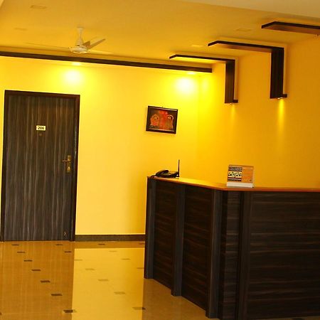 Chandran Hyline Chennai Exteriör bild